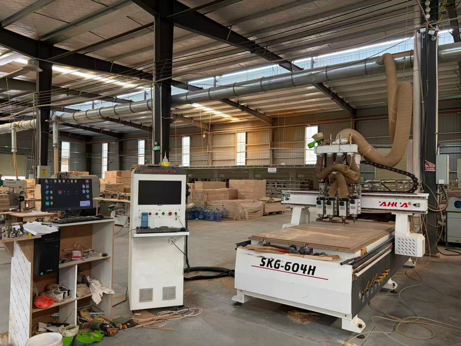 CNC woodworking equipment in the company-supplied production hall