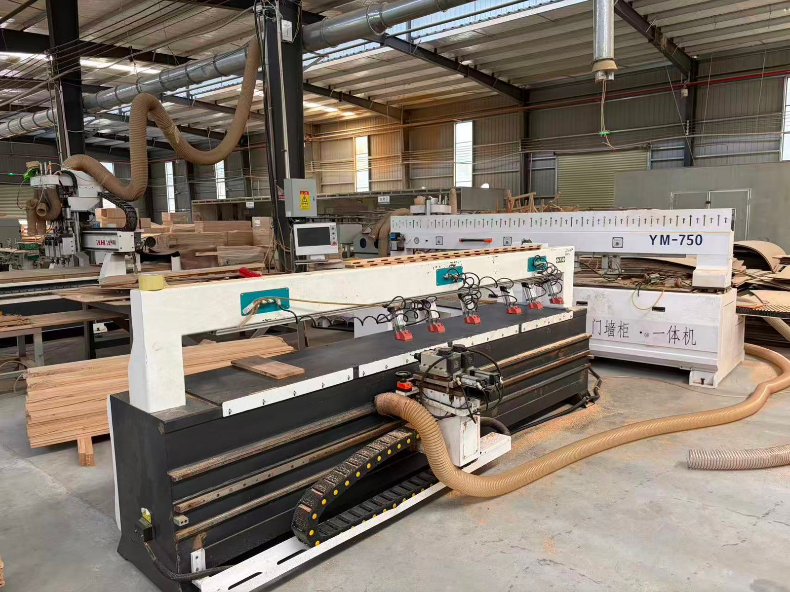 Multi-station woodworking equipment in the company-supplied production hall